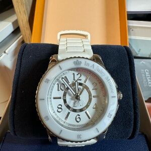 Excellent condition authentic juicy couture watch with rubber band